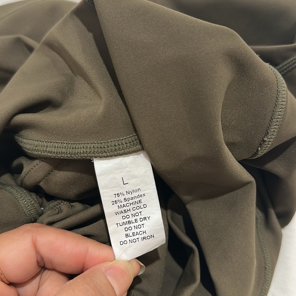 Yeoreo Shorts with Pockets - Olive Green - large- For Running & Yoga - Picture 9 of 9